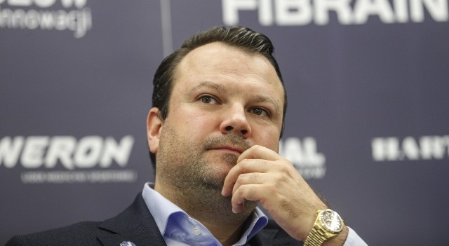 Prezes Stali, Rafał Kalisz, wraz z "pionem dyrektorskim" zdecydował o zmianie trenera kilka tygodni przed końcem sezonu.
