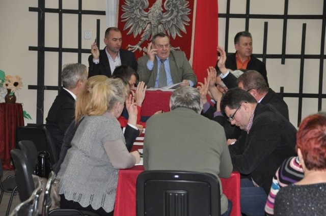 Radni Chlewisk jednogłośnie poparli projekt budżetu dla gminy na 2015 rok. Samorząd dofinansuje także powiatowe inwestycje.