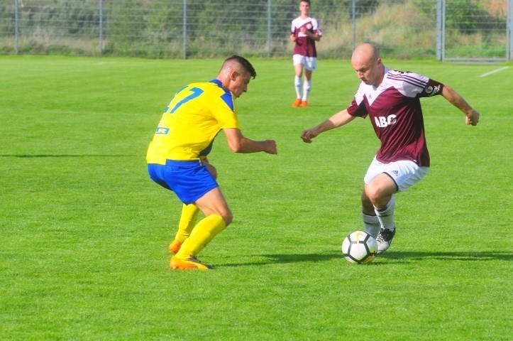 Biało-bordowi lepsi od żółto-niebieskich [GALERIA ZDJĘĆ, WIDEO]