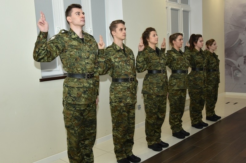 Nowi funkcjonariusze w szeregach Warmińsko-Mazurskiego Oddziału SG (zdjęcia)