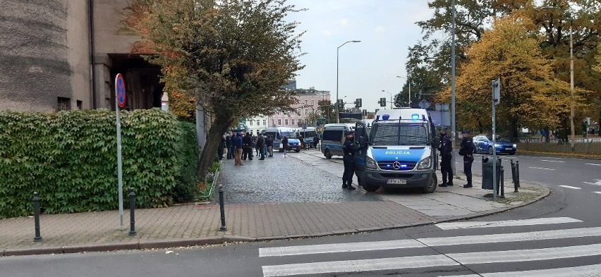 Protest (nie tylko) kobiet w Szczecinie. Dziś spacer pod pomnik Lecha Kaczyńskiego - 27.10.2020