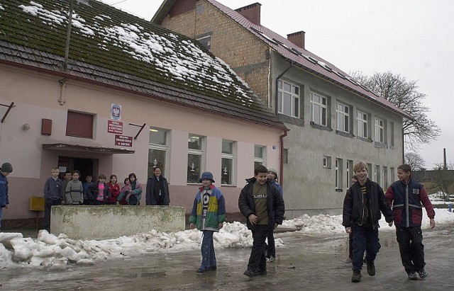 Rozbudowa szkoły podstawowej w Korytowie zakończy się w tym roku. Oprócz sal lekcyjnych uczniowie otrzymają do dyspozycji  również salę gimnastyczną. 