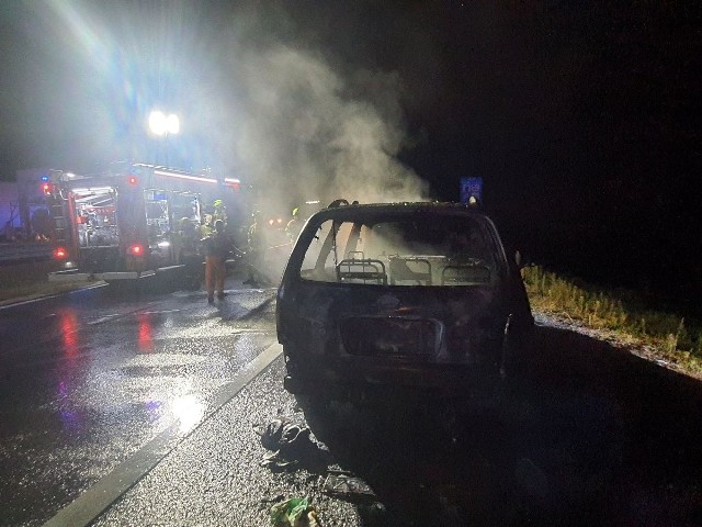 W tym samym czasie doszło do pożaru auta i zderzenia dwóch samochodów