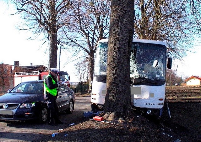 Do wypadku doszło na drodze powiatowej nr 1218.