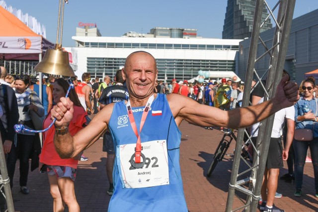 W niedzielę, 20 października, o godz. 9 z ulicy Bukowskiej przy Sheratonie rozpocznie się 20. PKO Poznań Maraton (metę wyznaczono już tradycyjnie na Placu Marka na MTP). Będzie to najliczniejszy bieg na dystansie 42 km i 195 m w naszym kraju, rozegrany w tym roku (na liście zgłoszeniowej jest 7 tys. osób). Przy okazji postanowiliśmy sprawdzić, gdzie odbywają się w Polsce najdziwniejsze i najmniejsze biegi.