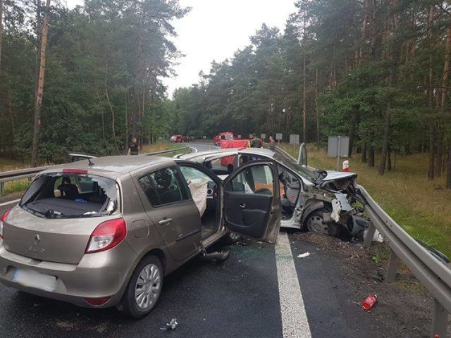 Tragiczny wypadek w Kotach: zginął kierowca renault scenic, zostały ranne dwie kobiety