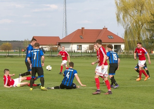 JKS Jarosław (czarno-niebieskie stroje powoli kompletuje kadrę na rundę jesienną nowego sezonu.