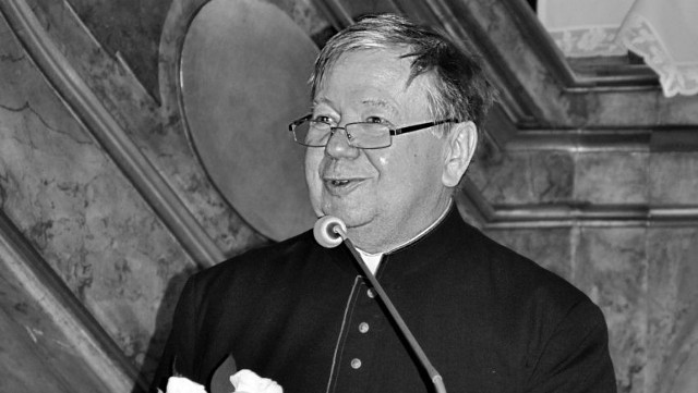 Ks. Adam Drożdż zmarł w wieku 71 lat. Przez ponad 35 lat posługiwał w goleszowskiej parafii, do której przybył w 1985 r.