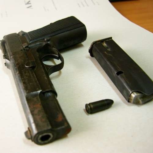 Pistolet został przekazany do analizy laboratoryjnej, która potwierdzi, czy mógł być wykorzystany do przestępstwa.