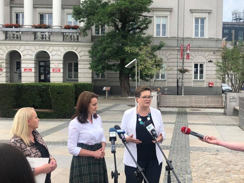 Konferencja posłanek Koalicji Obywatelskiej w Kielcach: Alarm w sprawie zasiłku macierzyńskiego [ZDJĘCIA]