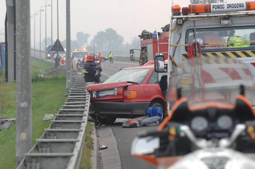 Wypadek na obwodnicy Gorzowa. Osobówka zderzyła się z tirem