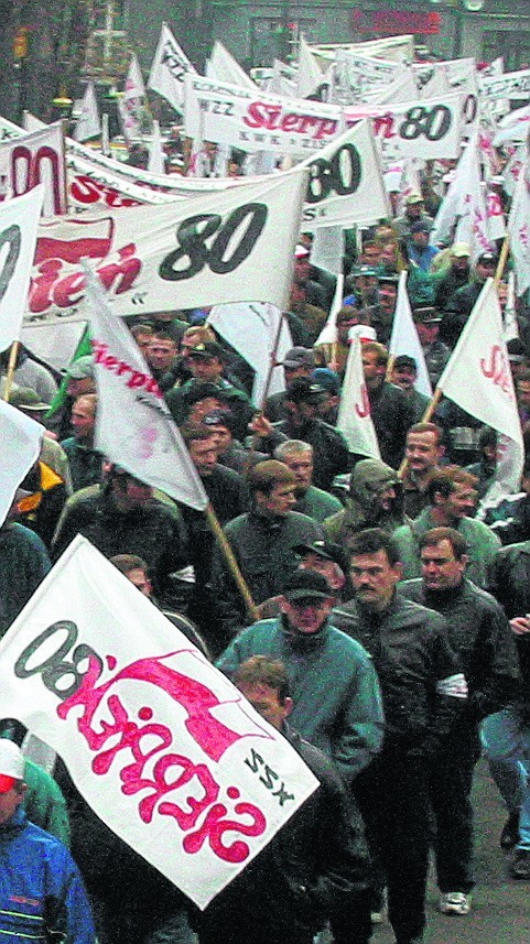 Podczas antyrządowej demonstracji w Warszawie (znaczną część...