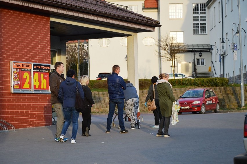 Bytowianie są zdyscyplinowani. Mieszkańcy stosują się do nakazów (zdjęcia)