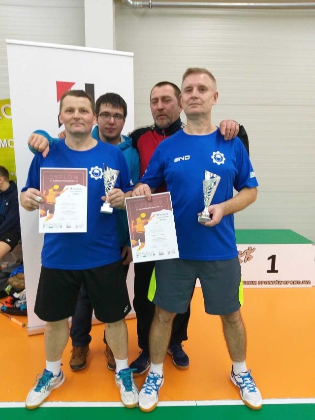 Na zdjęciu nowodębscy amatorzy i weterani podczas Otwartych Mistrzostw Tarnowa w badmintonie.