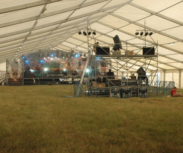 To duży namiot ASP. W tym roku oprócz spotkań z gośćmi Akademii, będą w nim się też odbywały koncerty sceny folkowej.