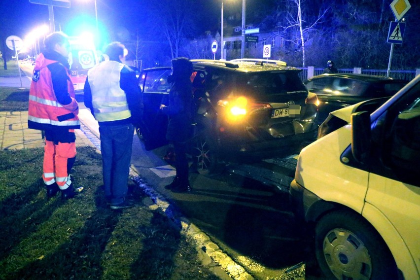 Wypadek dwóch samochodów na Kochanowskiego. Duże utrudnienia w ruchu