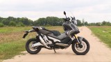 Honda X-ADV. Połączenie skutera i enduro (video) 