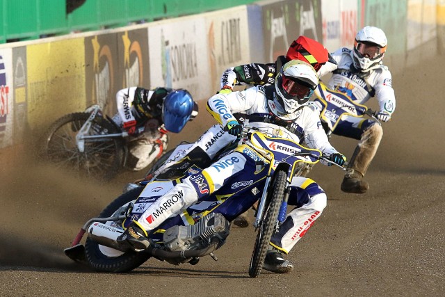 Mecz Falubaz Zielona Góra - Get Well Toruń otworzył rozgrywki PGE Speedway Ekstraligi w 2019 roku.Falubaz Zielona Góra - Get Well Toruń 53:37FALUBAZ: Dudek 11+2 (1,3,3,2,2), Jensen 4+1 (2,1,0,1), Protasiewicz 9+2 (3,0,1,3,2), Vaculik 11+2 (2,3,2,1,3), Pedersen 11 (3,3,3,2,3), Tonder 3 (3,0,0), Krakowiak 2 (w,2,0), Niedźwiedź n/s. GET WELL: Doyle 9 (3,2,2,2,1,0), Kościuch 2+2 (0,1,1,0), Nizgorski n/s, Ch. Holder 5 (1,2,2,0), Iversen 14 (2,2,3,3,3,1), Kopeć-Sobczyński 3+1 (2,0,1), Bogdanowicz 1 (1,w,0), J. Holder 2+2 (0,1,1,0).