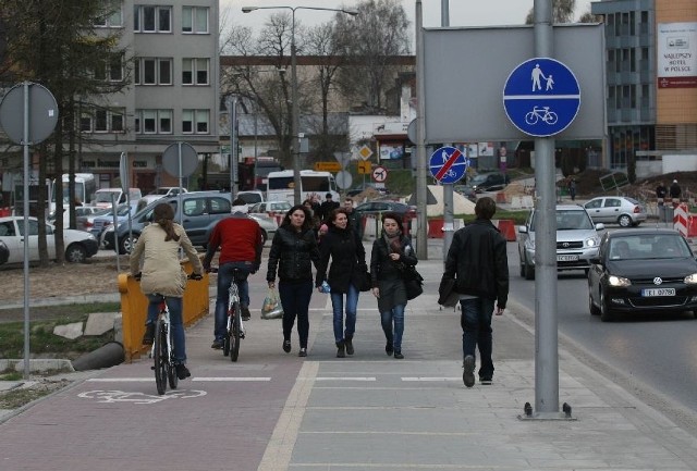 Jak widać w niektórych miejscach Kielc bite są rekordy jeśli chodzi o "długość&#8221; tras rowerowych.