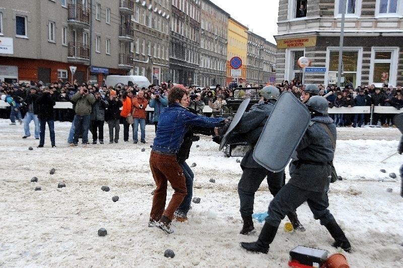 Protestujący stoczniowcy walczyli z ZOMO przy ul. Duboisa