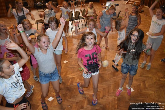 Zakończyły się półkolonie, zorganizowane przez Wołczyński Ośrodek Kultury. Z atrakcji korzystało kilkadziesięcioro dzieci. Zobacz, co się działo na wakacjach w Wołczynie.