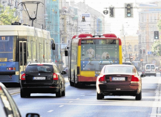 Ulica Piotra Skargi. Do końca roku na jezdni będzie wspólny pas dla tramwaju i autobusu