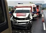 Łososina Dolna. Peugeot zderzył się z busem. Dwie osoby w szpitalu