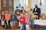 Uczniowie z Kurzelowa odebrali nagrody za piękne karmniki (ZDJĘCIA)