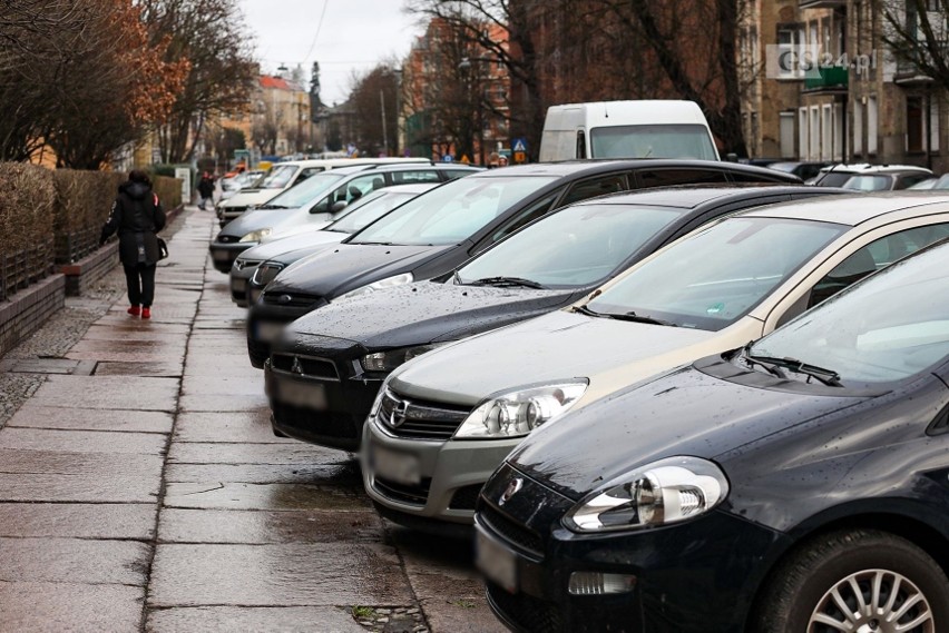 Miejsca parkingowe w Śródmieściu Szczecina. Mieszkańcy walczą o zachowanie obecnego sposobu parkowania po przebudowie ulic