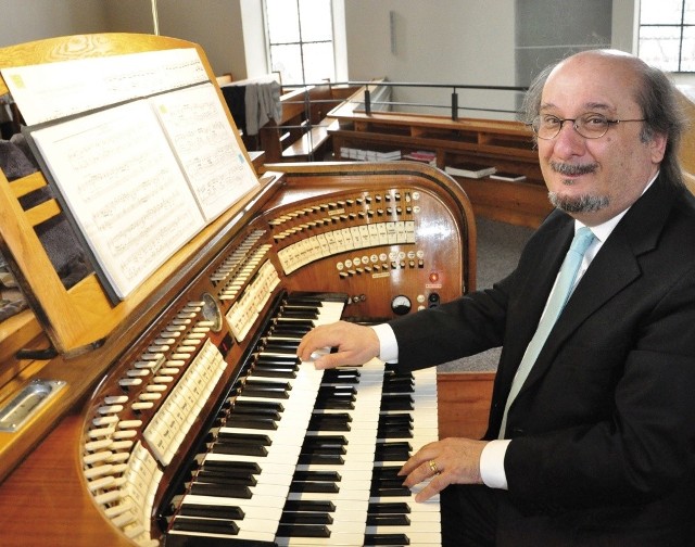 Ennio Cominetti - włoski kompozytor, dyrygent i organista odwiedzi białostocką Bazylikę Katedralną 27 sierpnia.