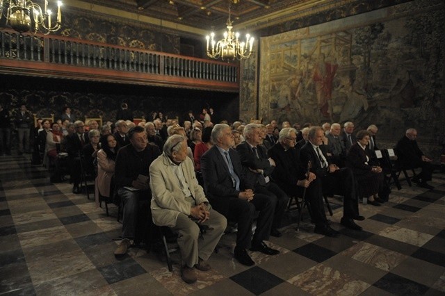 "Polski nobel" dla księdza Bonieckiego