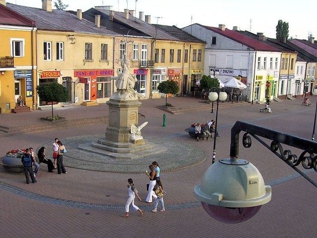 Monitoring w Tarnobrzegu niby jest (na zdjęciu plac Bartosza Głowackiego), ale pozostawia bardzo wiele do życzenia.