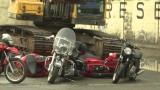 Motocykle. Masowa demolka jednośladów - w tym legendarnego Harleya (video) 