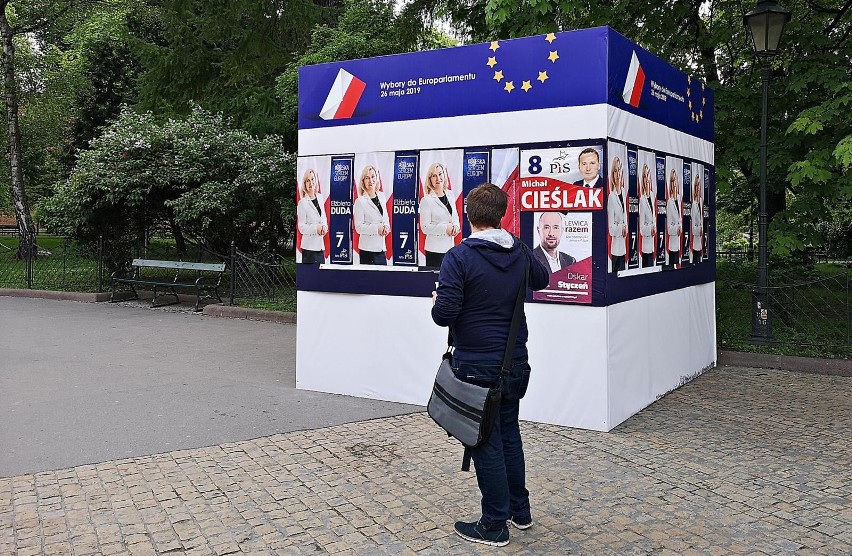 Plakaty i banery wyborcze można wieszać w miejscach do tego...