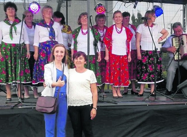 Podczas festynu w Jabłonicy nie zabrakło ludowych zespołów, które uświetniły doroczną imprezę bawiąc widzów śpiewem.