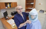 Centrum Medyczne w Łańcucie testuje nowy sprzęt. Lekarzom lepiej pracować w kapturach z wizjerem niż w maskach [ZDJĘCIA]