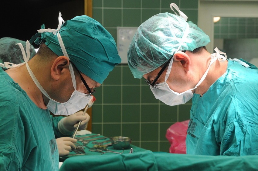 Nowatorska operacja w opolskim WCM. Lekarze pomogli pacjentce z wadą dróg moczowych