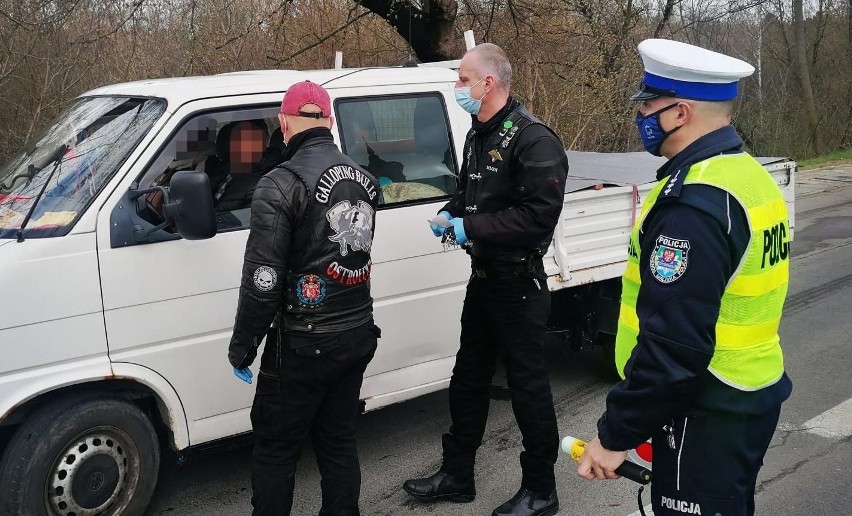 Motocykle są wszędzie - wspólna akcja ostrołęckich policjantów i motocyklistów 17.04.2021. Zdjęcia