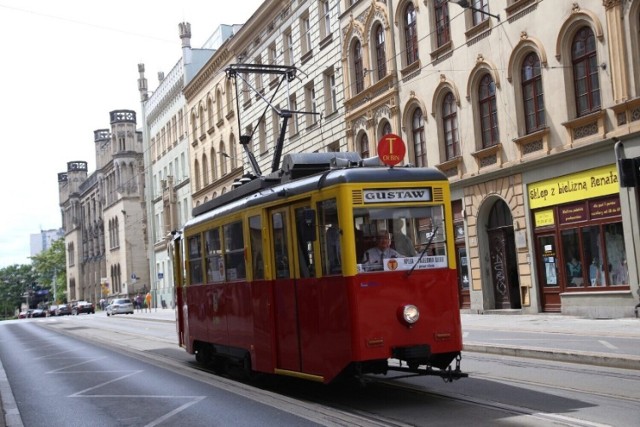 Przygotowano dwie trasy – jedną tramwajową oznaczoną literą T i jedną autobusową - linię B