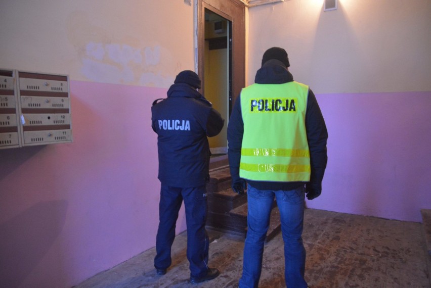 Zwłoki kobiety znalezione w mieszkaniu przy ul. 1 Maja w Lublinie. Policja ustala, co się stało (ZDJĘCIA)