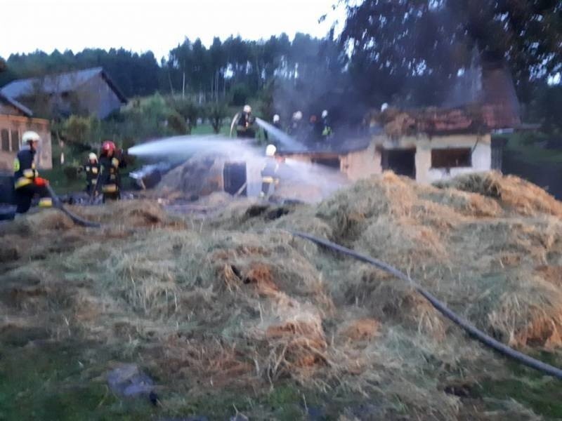 Barcice. Pożar stodoły. Jedna osoba poszkodowana [ZDJĘCIA]