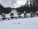 Świętokrzyskie stoki czekają na mróz. Armatki, ratraki i wyciągi już gotowe na rozpoczęcie sezonu narciarskiego