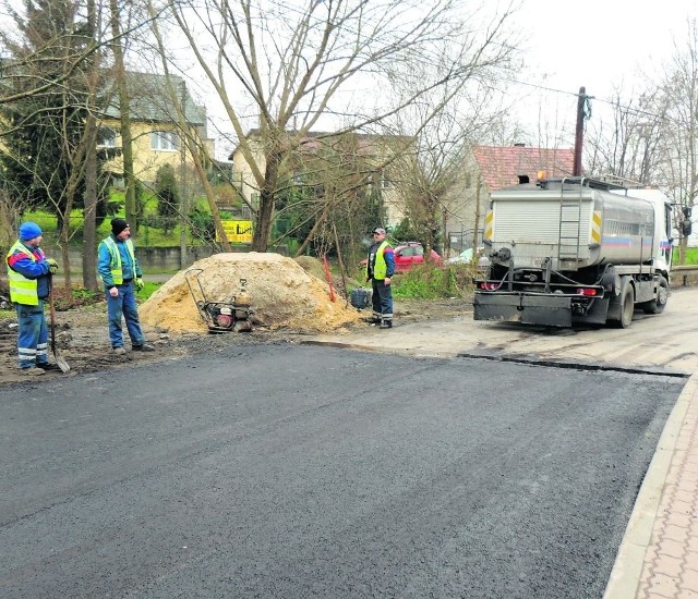 Prace przy remoncie jezdni na ul. Zięby w Zielonkach