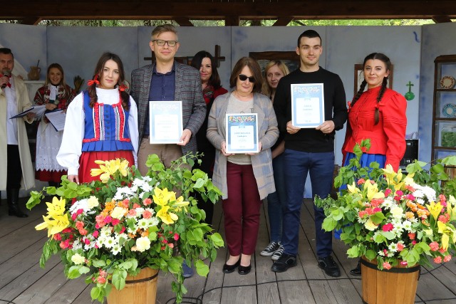 Obecni na Festiwalu Smaków przedstawiciele lokali gastronomicznych, które zwyciężyły w Plebiscycie Mistrzowie Smaków.