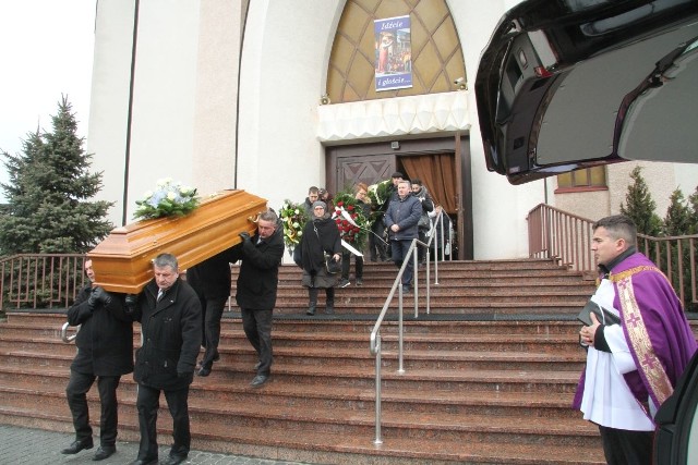 Na pogrzebie Anny Sowy homilię wygłosił ksiądz Jan Jagiełka, mówił, że pomogła wielu ludziom i pozostanie po niej pustka.