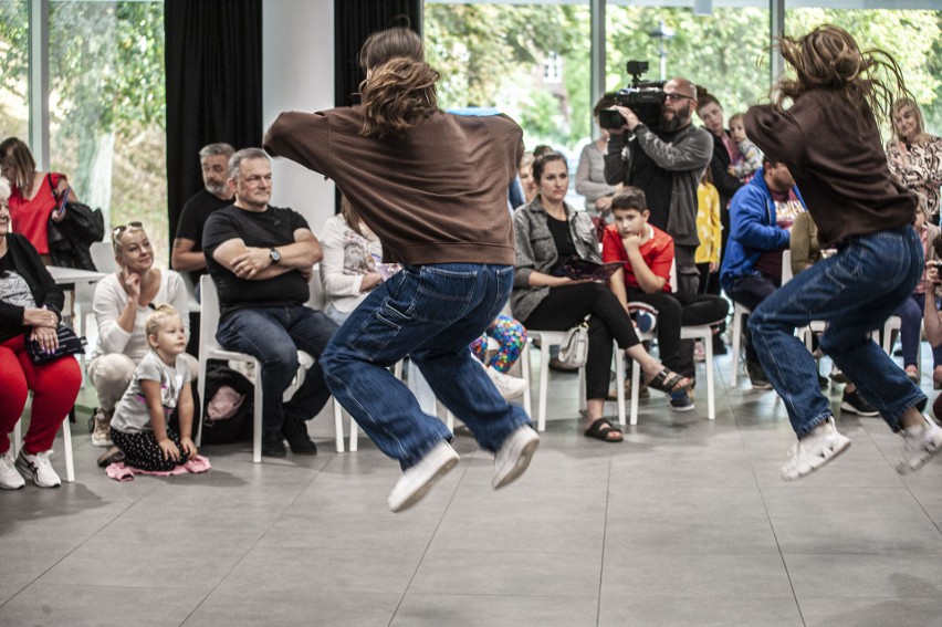 W poniedziałek Centrum Kultury 105 w Koszalinie zaprosiło...