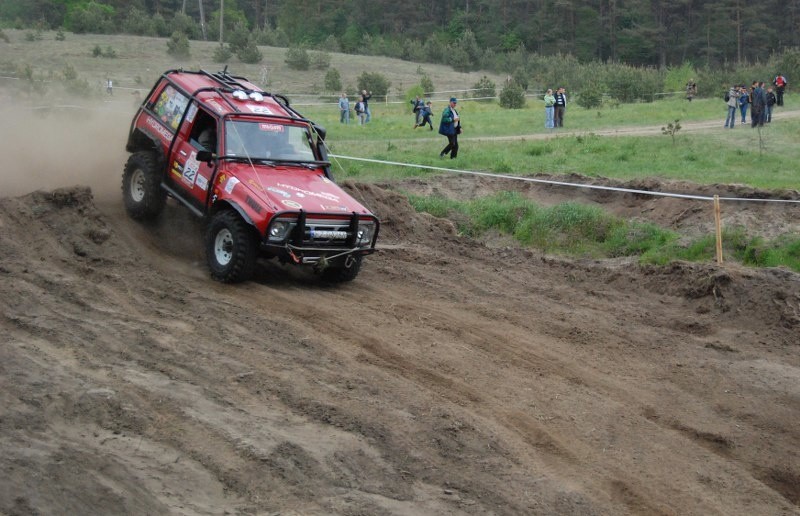 Rajd w Miastku od lat gromadzi śmietanke off-roadowej...