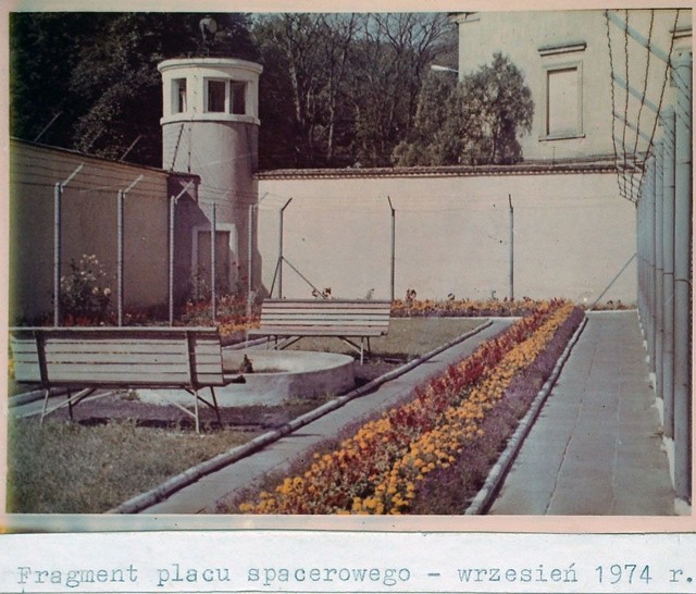 Zdjęcia z przełomu XIX wieku ze szczecineckim więzieniem i z lat 70. XX wieku