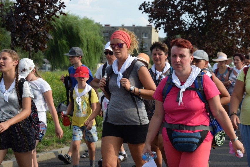 Trwa 73. Piesza Rybnicka Pielgrzymka na Jasną Górę. 2...