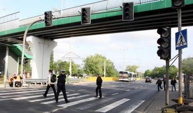 Kładki na Gdańskiej otwarte od 2 czerwca. Rok po (pierwszym) terminie